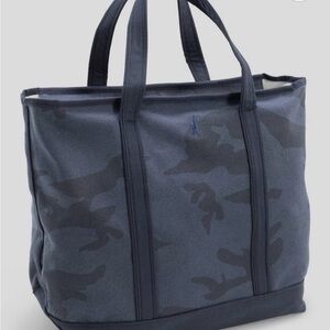 NWT Johnnie-O zip top tote in camo!